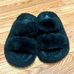 Black fluffy slippers from fashion nova